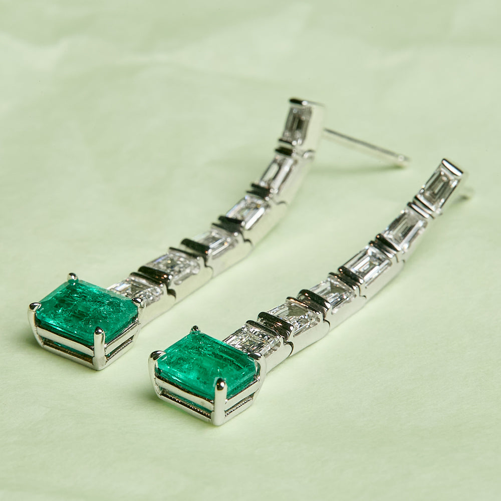 Modern Carré Diamonds and Emerald Earrings
